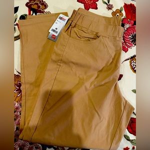 NWT Women’s 32 Degrees Medium Khaki Pants, stretch waist 27in inseam
